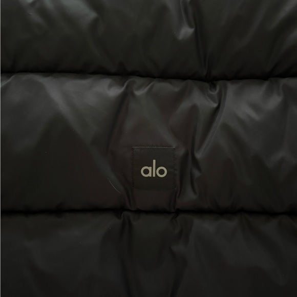 ALO Yoga gold rush Women's Black Puffer Coat - Picture 2 of 4